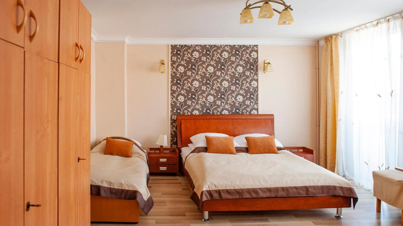Hotel Livia Wolomin Exterior photo