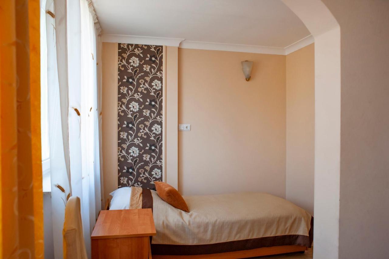 Hotel Livia Wolomin Exterior photo